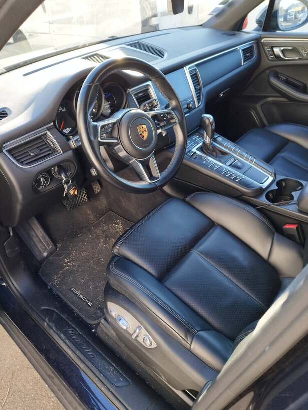 Intérieur Porsche Macan avant nettoyage